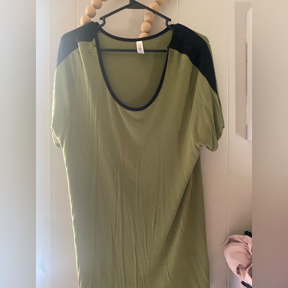 Lularoe Large Classic T